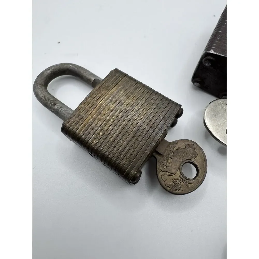 Lot of 3 Vtg Master Lock Padlocks Milwaukee USA w/ 1 Matching Walking Lion Key